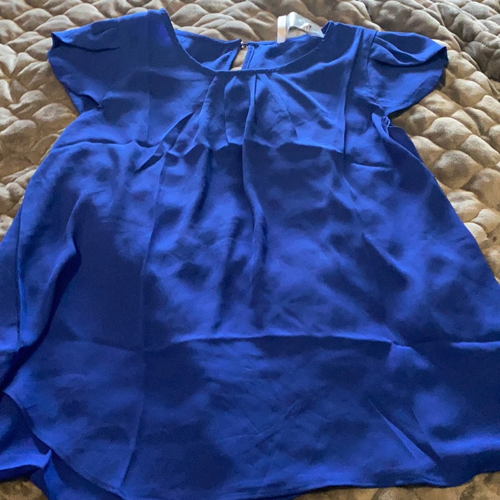 Women’s Flowy Blouse By DC Couture Size Medium NWT